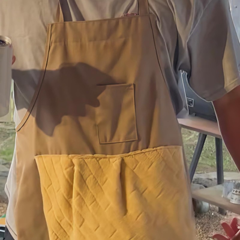 Camping Cooking Apron - 面白いいたずらエプロン シェフ用 クリエイティブポケットサプライズ ギャグギフト 男性女性向け 料理